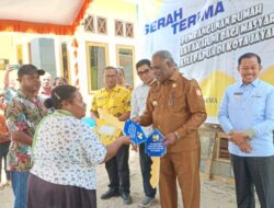 Walikota Jayapura Resmikan dan Serahkan Bantuan Rumah Layak Huni Bagi OAP