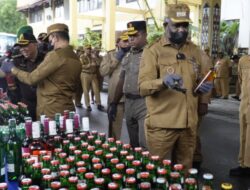 Ratusan Miras Ilegal Hasil Operasi Gabungan Natal Dimusnahkan Pemkot Jayapura