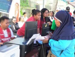 Antusias Warga Urus Dokumen Kependudukan Warnai Pencanangan HUT Ke-81 RI di Jayapura