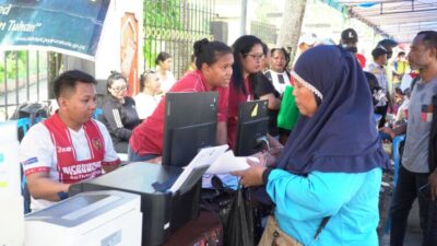 Antusias Warga Urus Dokumen Kependudukan Warnai Pencanangan HUT Ke-81 RI di Jayapura